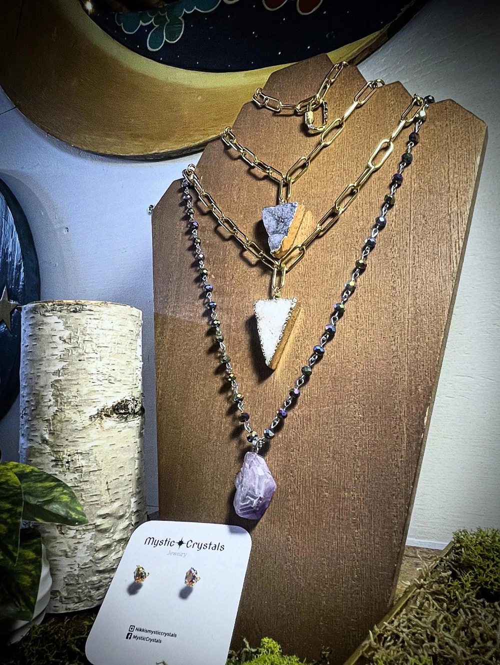 Crystal pendant necklaces