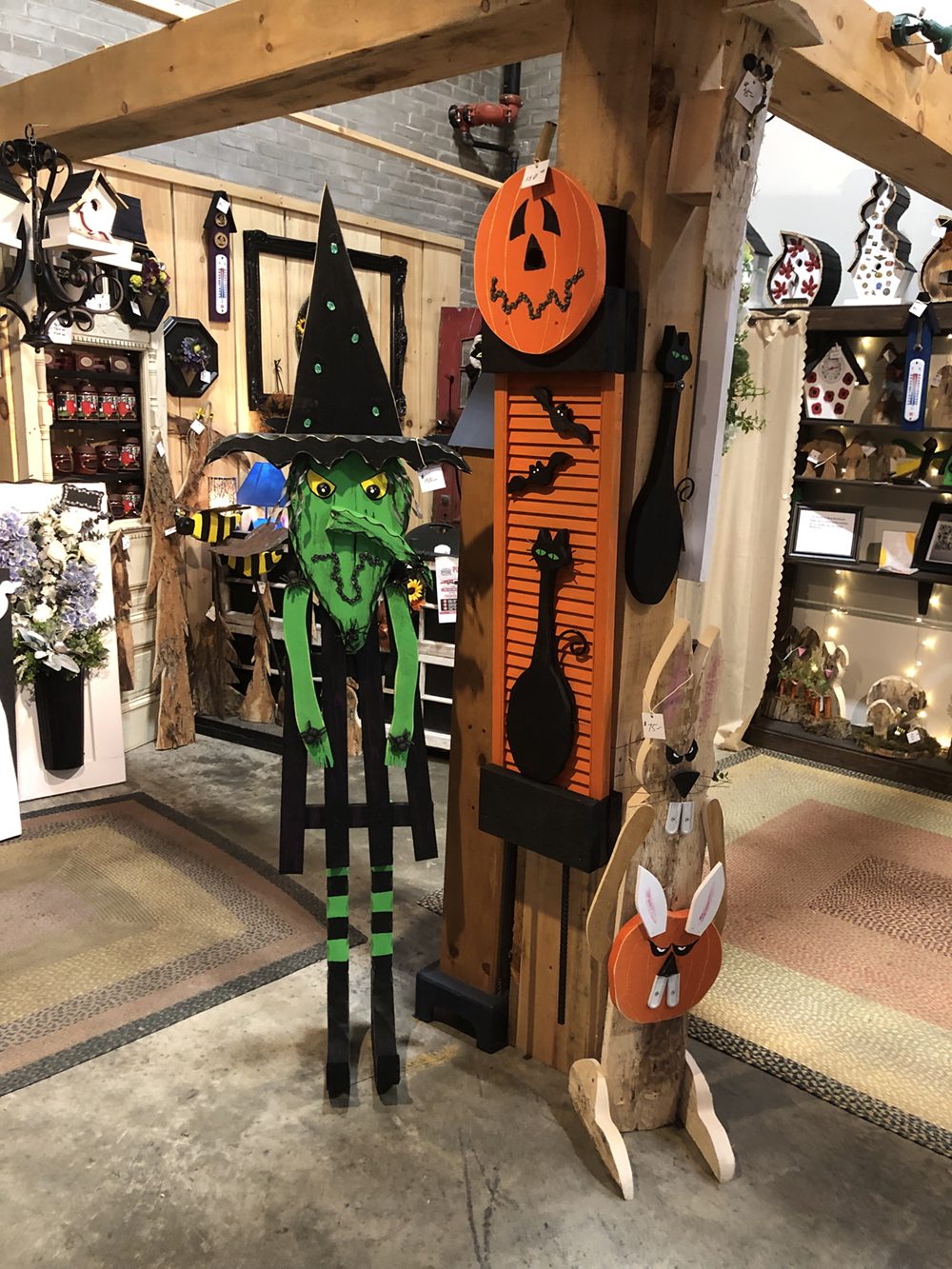 Seasonal wooden decor